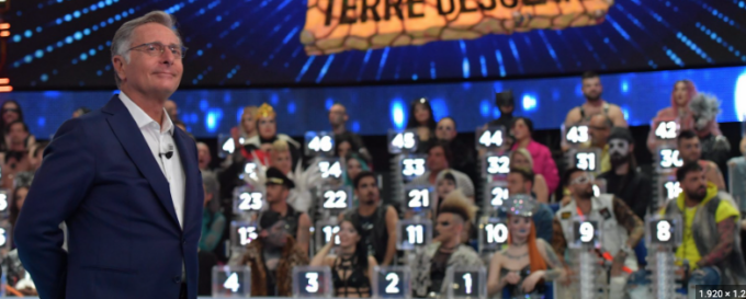 “Ciao Darwin”, lo show tv cerca concorrenti: come partecipare ai casting