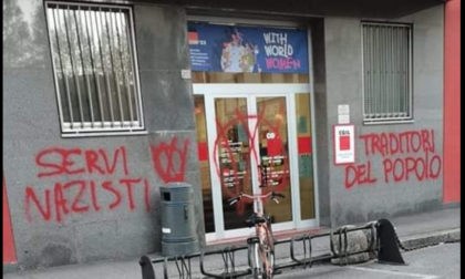 "Servi nazisti, traditori del popolo": la scritta sui muri esterni della Cgil di Brescia