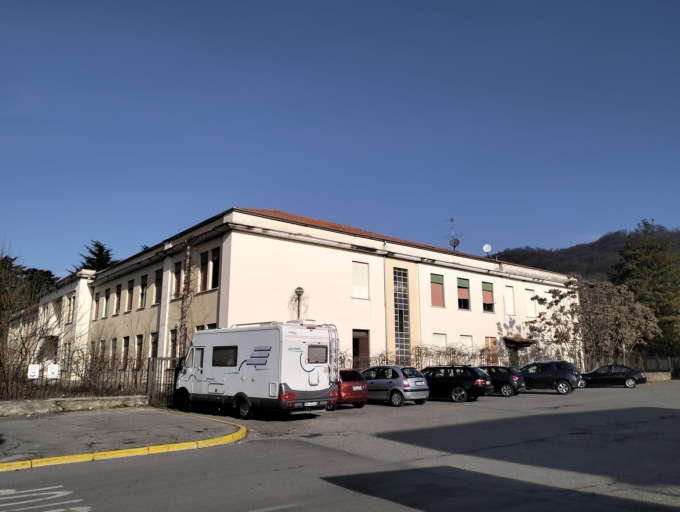 Principio d’incendio nelle vecchie scuole di Adro