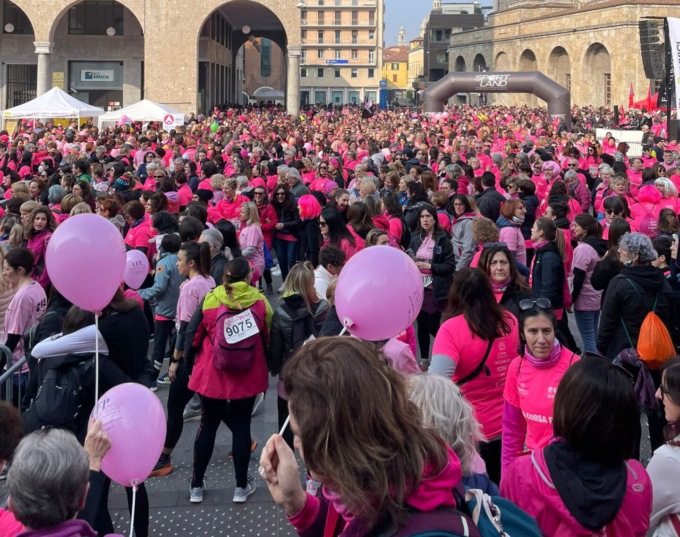 Corsa Rosa 2023: oltre 9.000 persone al nastro di partenza per sostenere le donne