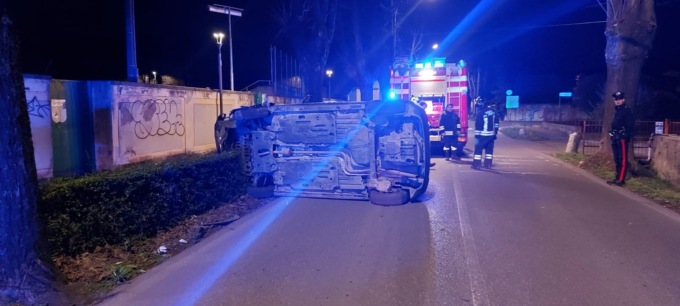 Auto perde il controllo, alla guida un 24enne