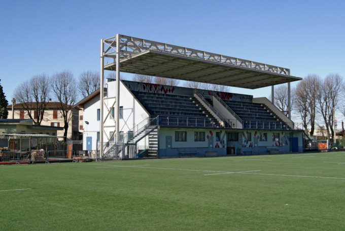 Nuova copertura per la tribuna del campo da rugby