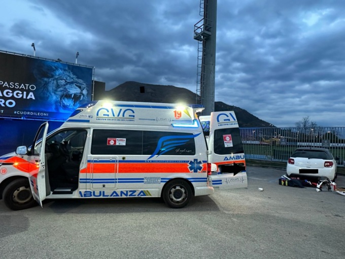 Si tuffa nel lago e accusa un malore: 39enne elitrasportato agli Spedali Civili di Brescia