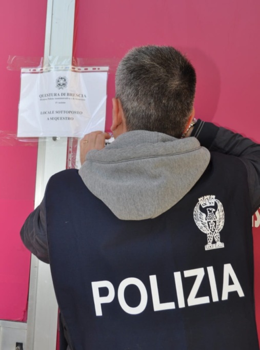 Chiuso centro di massaggi per sfruttamento e favoreggiamento della prostituzione