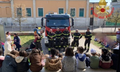 I Vigili del Fuoco incontrano i piccoli a Ospitaletto