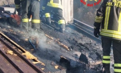 Temù: a fuoco il tetto di una falegnameria