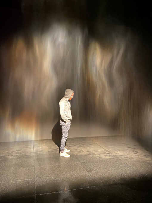 “Come fantasmi”: un viaggio artistico dalla depressione alla rinascita