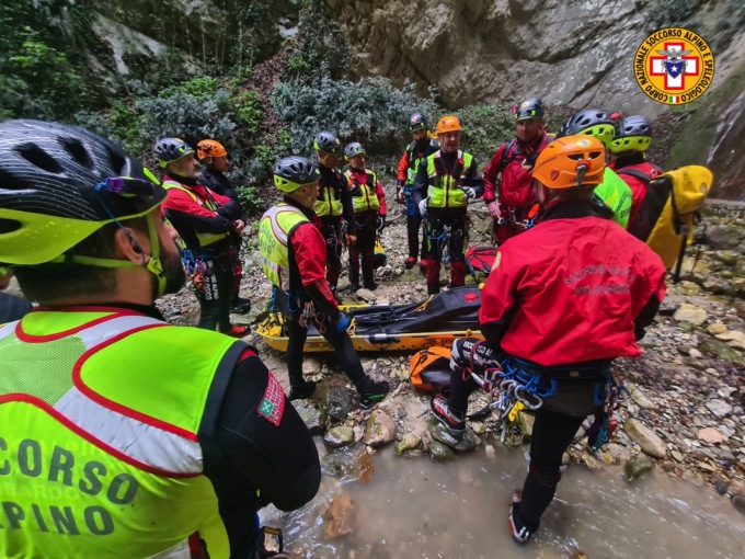 Esercitazione sul Garda per la squadra forra regionale del Cnsas Lombardo