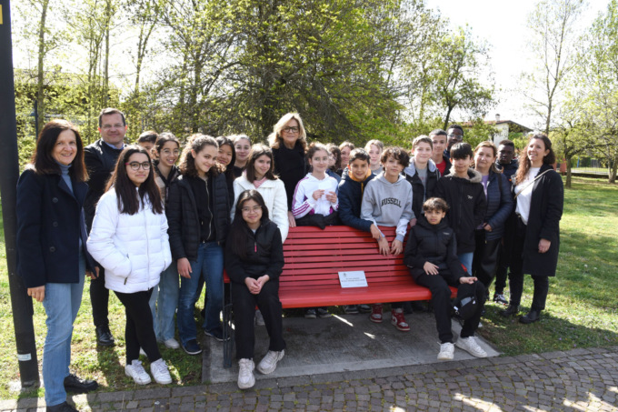 Doppia inaugurazione a Brescia: nuova casetta per il Bookcrossing e panchina rossa