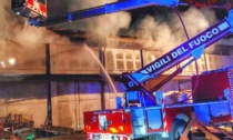 Incendio in una cascina a Roccafranca, in fiamme tonnellate di paglia e mezzi agricoli