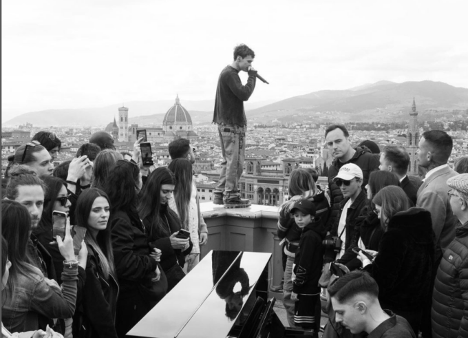 Blanco si esibisce in piazzale Michelangelo a Firenze
