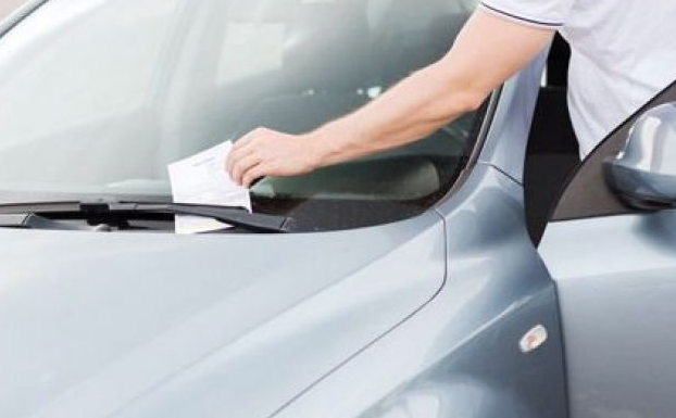 Brescia: 44 multe per divieto di sosta