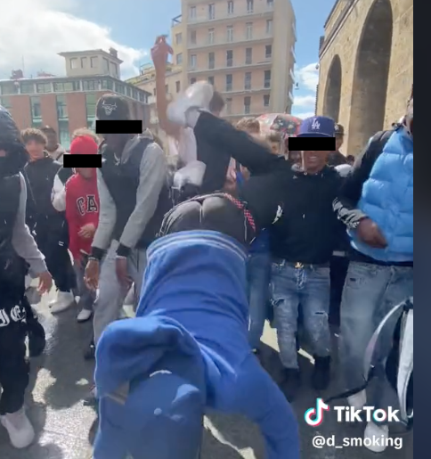 Sturdy Dance: il flash mob in piazza Vittoria diventa virale