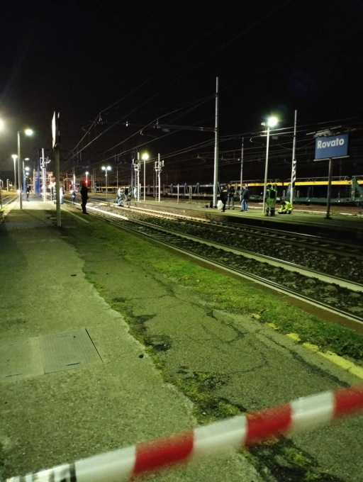 Tragedia in stazione, 25enne muore investito dal treno