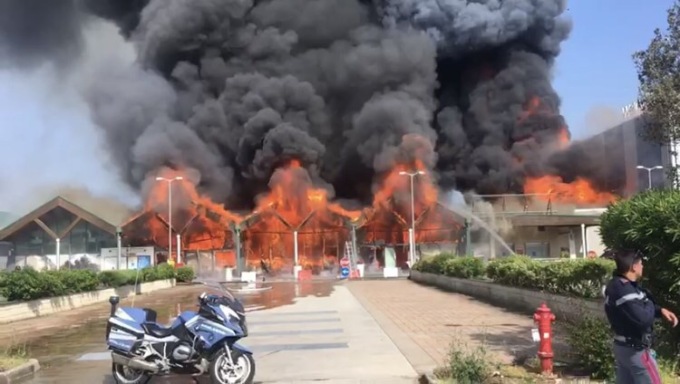 Centro Commerciale Le Vele: dopo l’incendio possono riaprire alcuni negozi