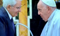 Premio Paolo VI: la consegna a Sergio Mattarella dalle mani di Papa Francesco