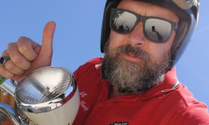 Pneumatico della Vespa scoppia mentre sta andando al raduno di Mantova: lutto per Hendy Cicchiello