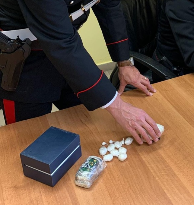 Sequestro di cocaina e hashish: sei persone nei guai