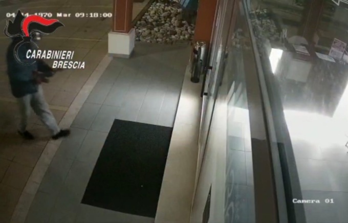 Colpi di kalashnikov contro il Poliambulatorio: tre arresti