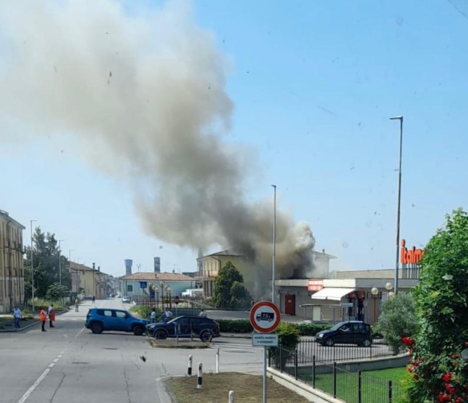 Quinzano d’Oglio, camion frigo prende fuoco