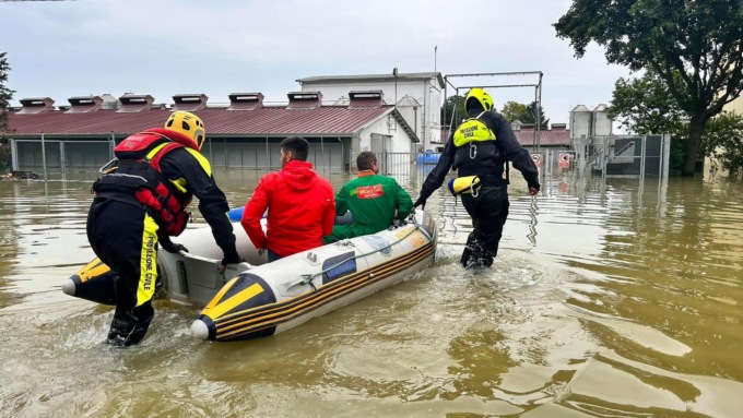 Nell’inferno di acqua in Emilia Romagna operano gli angeli della Protezione civile