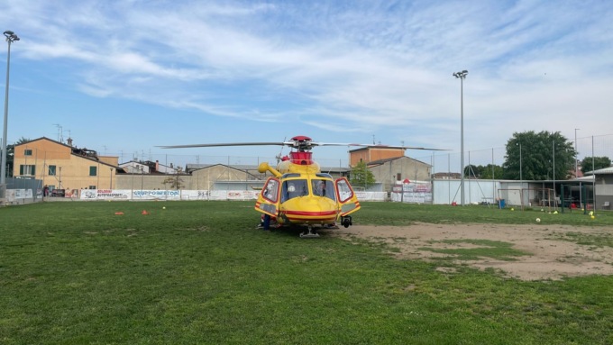 12enne cade da una balaustra: arriva l’elisoccorso