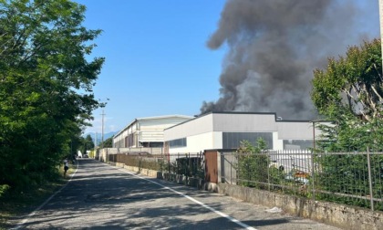 Incendio nel capannone della Metal Trend a Palazzolo sull’Oglio
