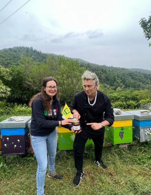 Miele primaverile: il clima bizzarro ne sta compromettendo la raccolta