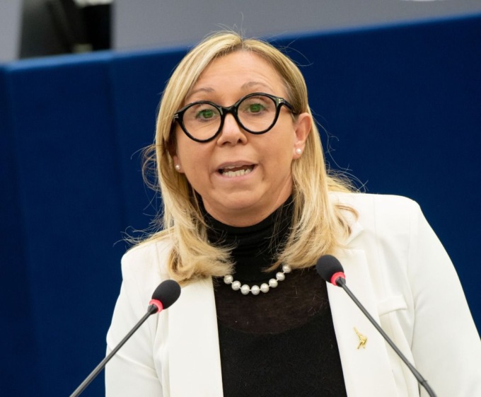 Maxi raduno del 2 giugno a Peschiera del Garda: interviene l’europarlamentare salodiana Zambelli