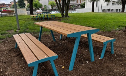 Nuove panchine e tavoli nei parchi del comune