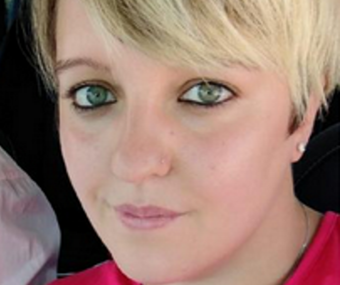 Adro piange la sua Stella: stamattina i funerali della giovane mamma