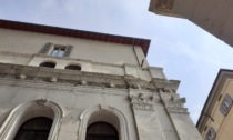 Brescia: si stacca un pezzo di cornicione da Palazzo Loggia
