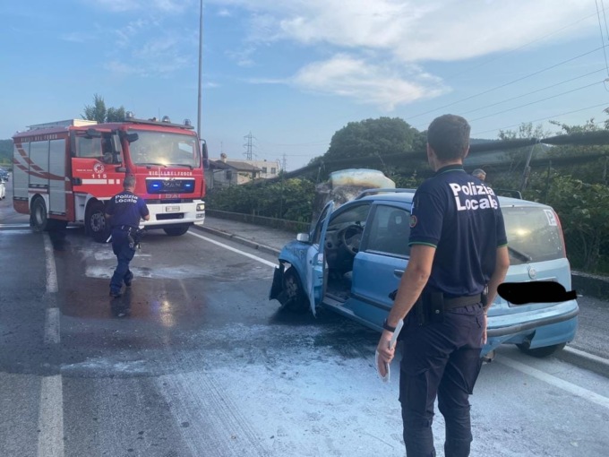Auto a fuoco dopo tamponamento, paura a Gavardo