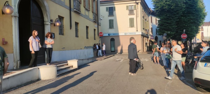 Dura protesta degli insegnanti contro la nuova mensa