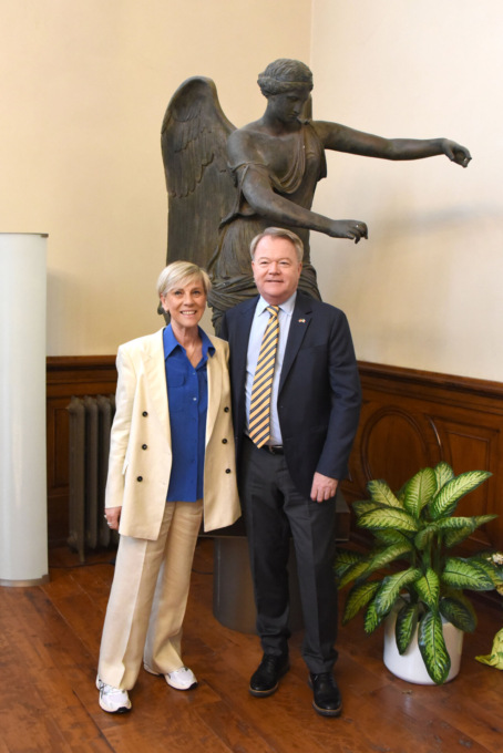 Brescia, la sindaca Castelletti incontra il console generale degli Stati Uniti Robert Needham