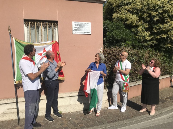 Montichiari: in via Guerzoni scoperta una lapide a memoria di Ettore Norsa