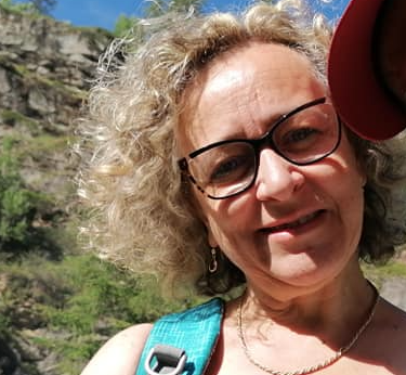 Addio alla maestra Monica, comunità in lutto