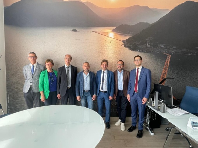 L’assessore Lucente in visita sul lago d’Iseo, il sogno: “Trasporto lacuale totalmente green”