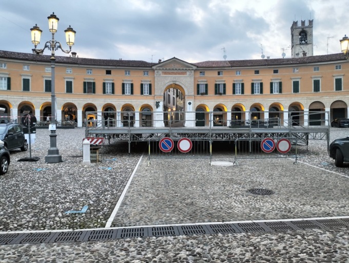 Estate in piazza Cavour: una nuova ordinanza vieta sosta e traffico di sera