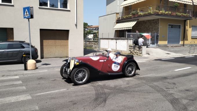 Mille Miglia: grande festa per il punto di accoglienza a Calino