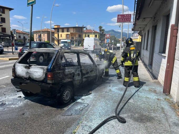 Un’altra auto in fiamme in Franciacorta