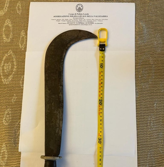 Fugge in auto…ma senza patente: arrestato