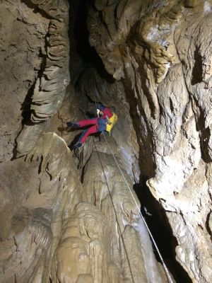 Artificieri in azione per rimuovere l’ordigno del Monte Orfano