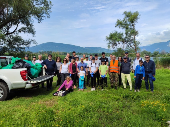 Torbiere del Sebino ripulite da plastica e rifiuti: le parole dell’assessore Maione