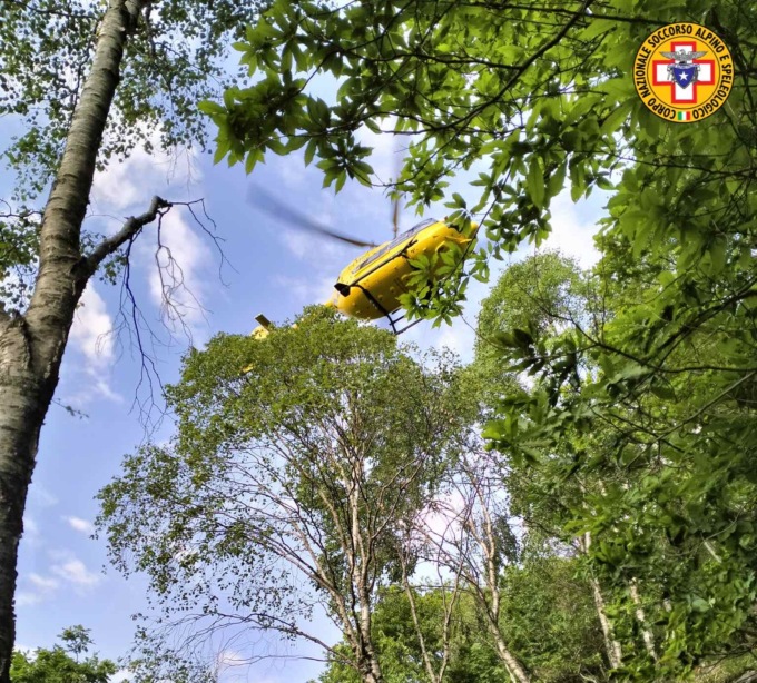 Esce per prendere il nipotino a scuola ma non rientra: 70enne trovato senza vita