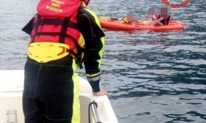 In difficoltà sul kayak, paura anche per due minorenni