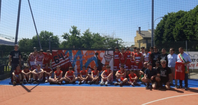 Il campetto da basket si colora con il ricordo di Daniele Goffi