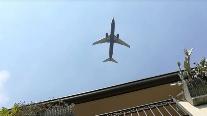 Stop ai voli di addestramento sulle teste dei cittadini: l’appello del sindaco