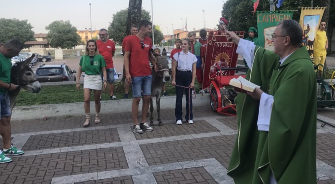 A Novagli di Montichiari benedetti gli asinelli che saranno protagonisti del Palio
