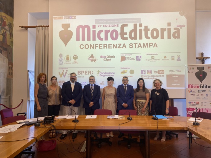 Paesi come pagine in Microeditoria